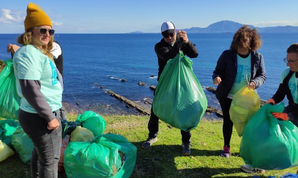 M S De Toneladas De Basura Recogidas En La Torre De Guadalmes En Tarifa