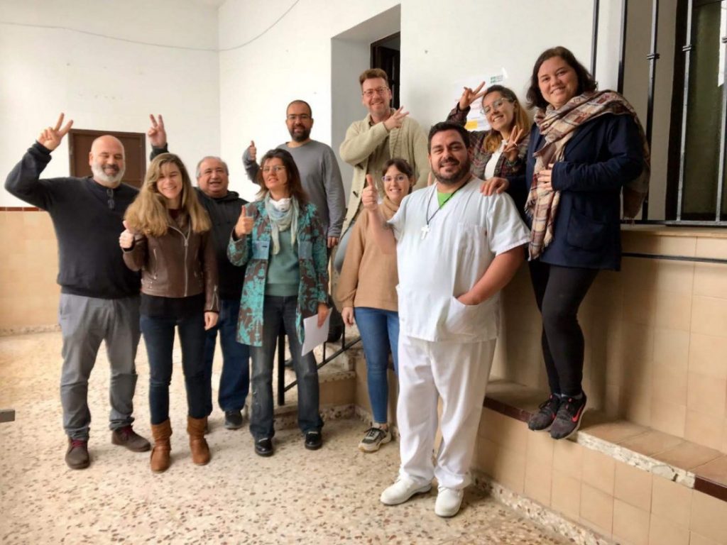 Dos familias argelinas, acogidas en el convento de Arahal tras llegar en patera a España