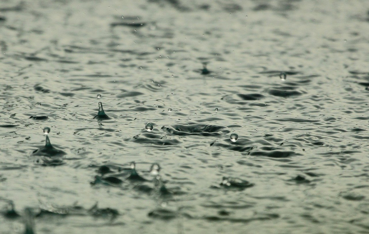 Una tromba de agua provoca anegaciones en calles y viviendas en Mairena del Alcor