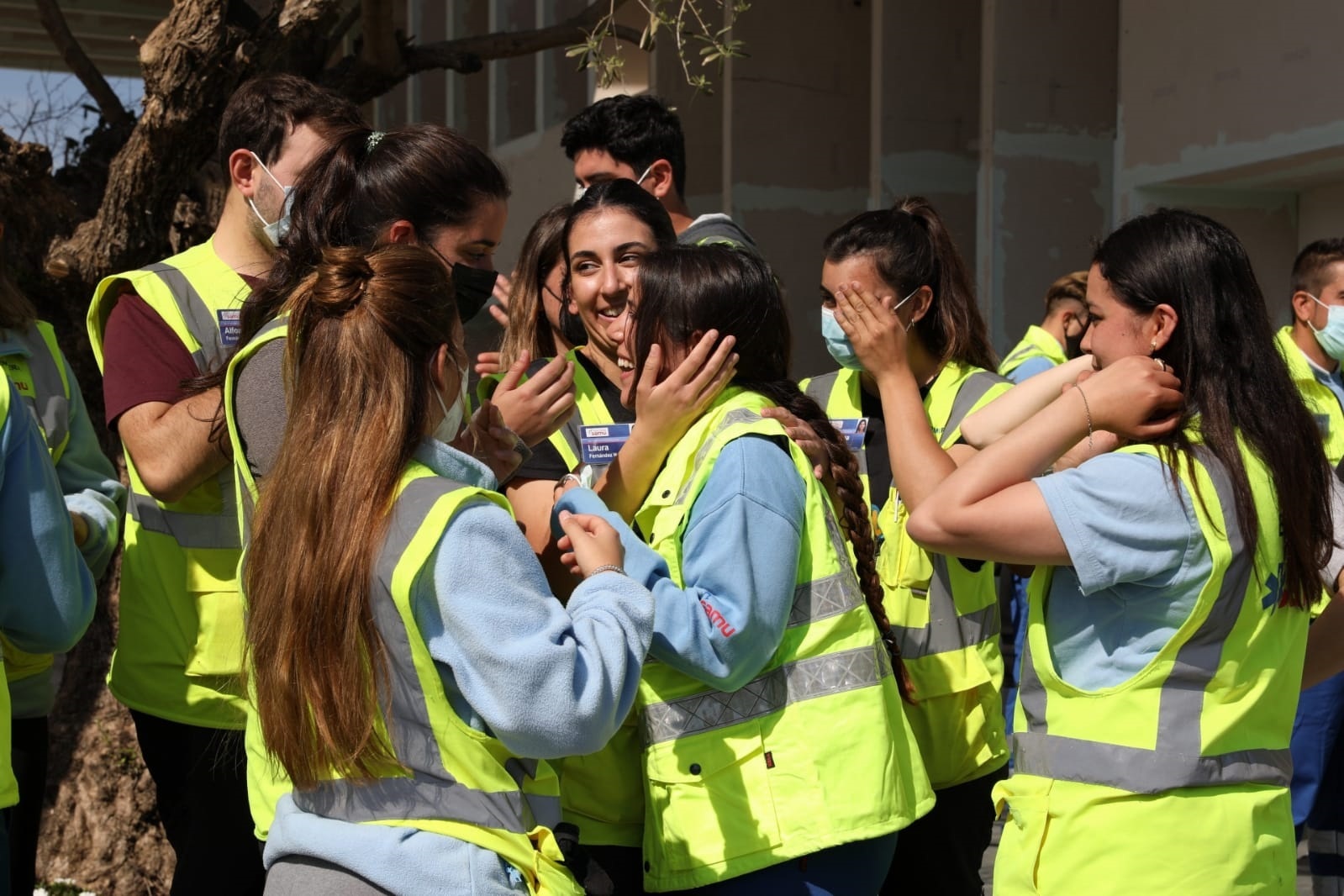 Voluntarios de SAMU parten de Gelves para atender a los refugiados en la frontera